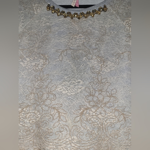 Gray and white lace shirt - Picture 4 of 5